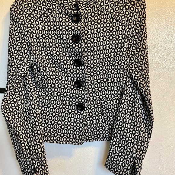 Saks Fifth Avenue Women's Size 6 Lightweight Jacket Geometric Shape Fitted - Picture 2 of 6